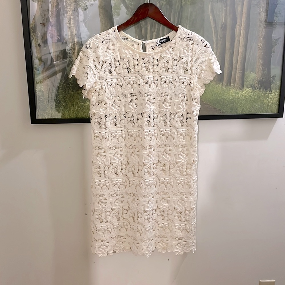 Seniquanone beige lace dress
